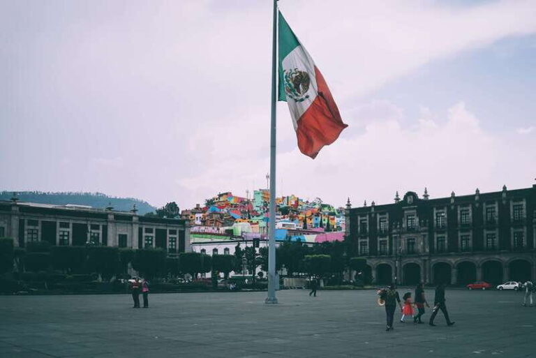 CDMX: Neighborhoods Contrasts Private Tour - Santa Marta and the Cable Car Ride