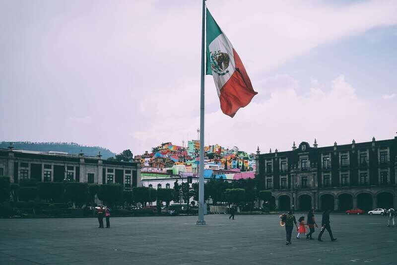 CDMX: Neighborhoods Contrasts Private Tour - Santa Marta and the Cable Car Ride