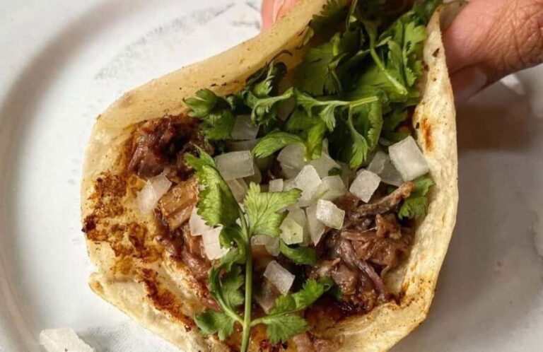 CDMX: Tacos and mezcal night tour - Authenticity and Cultural Value