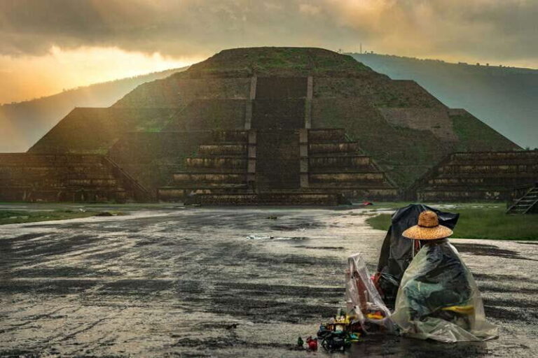 CDMX: Tour of the ruins of Teotihuacan, Tlatelolco, and Guadalupe - Authentic Experiences and Cultural Flavor