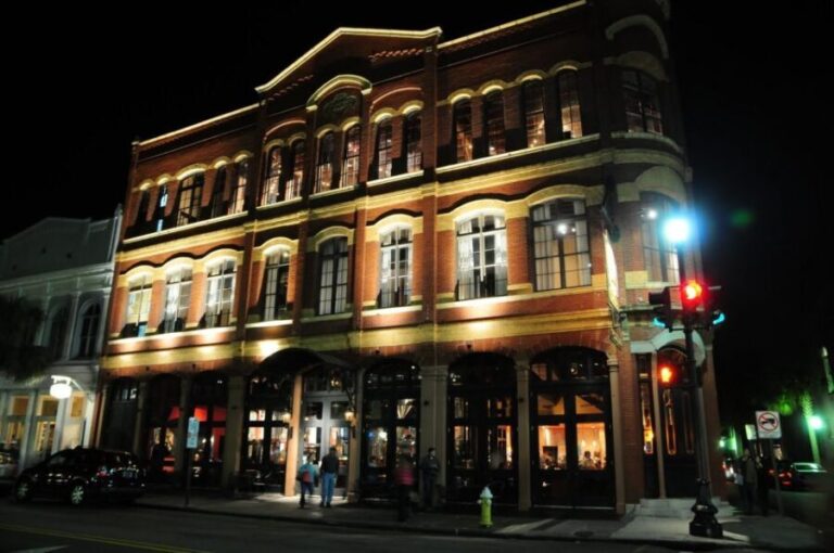 Charleston: Spirits & Spirits Haunted Pub Crawl - An Engaging Mix of History and Haunting Tales