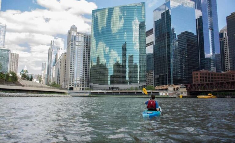 Chicago: 2-Hour Downtown Kayak Rental - The Launch Point and Equipment