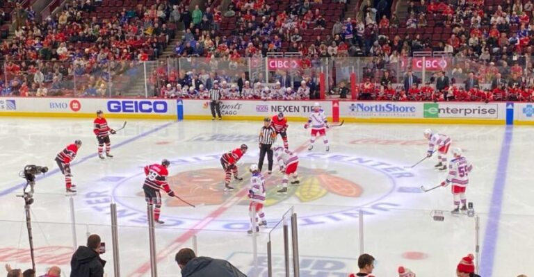 Chicago: Chicago Blackhawks NHL Game Ticket at United Center - What to Expect When You Book