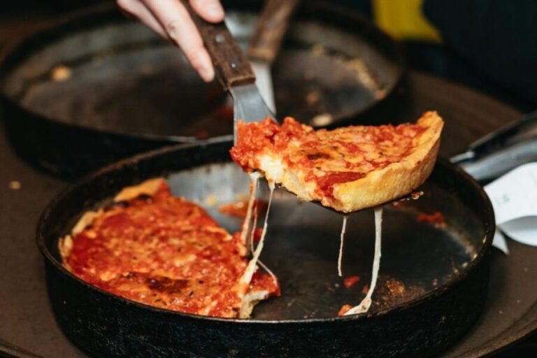 Chicago: Classic Food and Walking Tour with Free Bike/Kayak - The Bonus: Free Bike or Kayak Rental