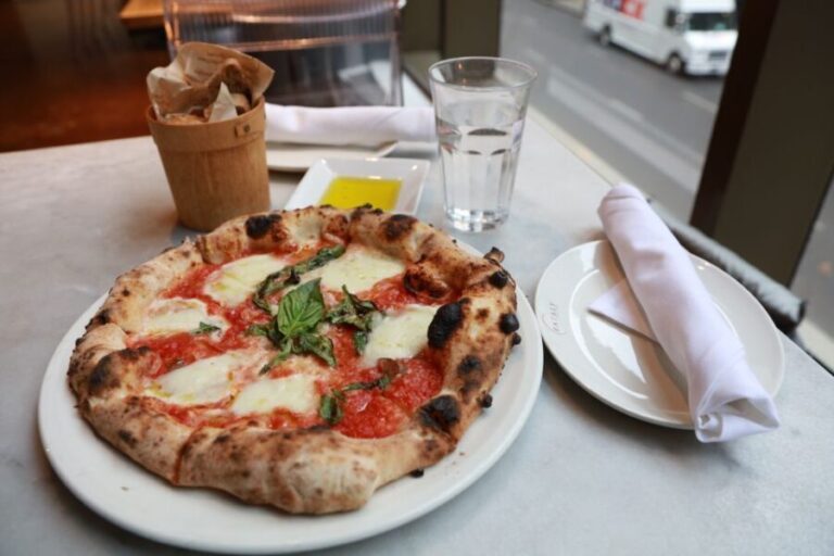 Chicago: Downtown Pizza Guided Walking Tour with Tastings - The Experience: What to Expect and Practical Details