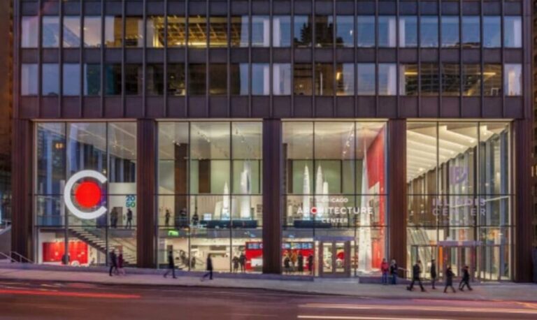 Chicago: First Lady River Cruise & Architecture Center Combo - The Narration and Guides