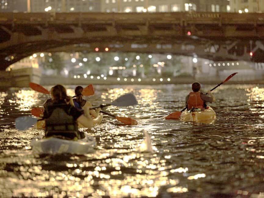 Chicago: Ghosts and Gangsters Night Kayak Tour
