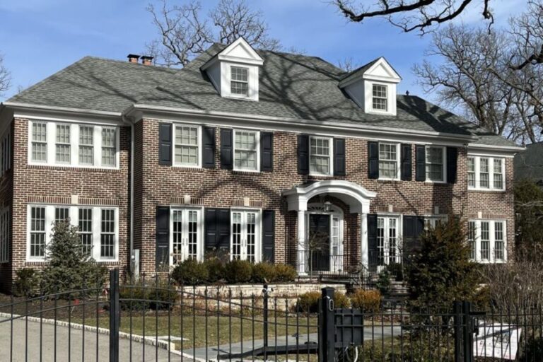 Chicago: Private Guided Tour of Chicago Suburbs Movie Sites - What Does the Tour Cover?
