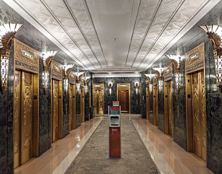 Chicago Walking Tour: See Inside Art Deco Masterpieces - Why This Tour Works Well