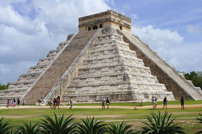 Chichen Itza and Cenote Trip with Luxury Transport from Cancun or Riviera Maya - Tucking Into Regional Flavors: The Buffet Lunch