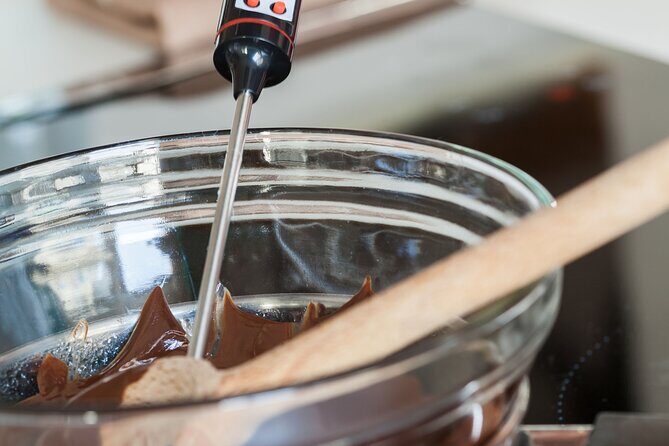 Chocolate Truffle Making Cooking Class in Las Vegas - The Small Group Dynamic and Location