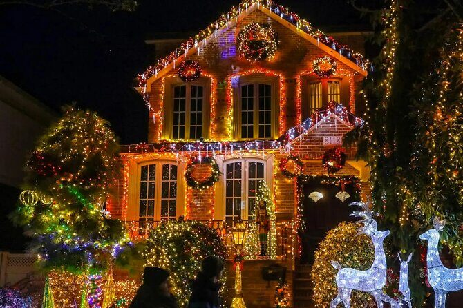 Christmas Lights Tour of Dyker Heights in Brooklyn by a Local - Who Will Love This Tour?