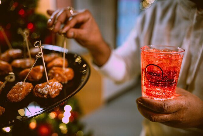 Circle Line: New Years Eve Dinner & Fireworks Cruise (All Ages) - Dining and Drinks