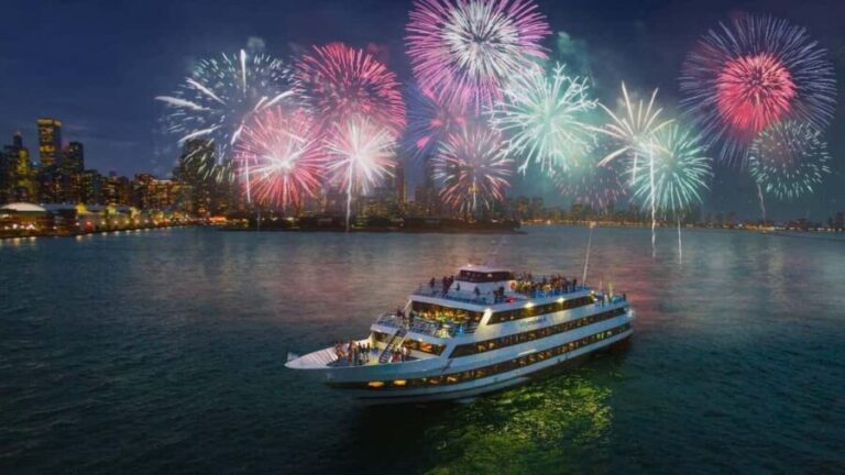 City Cruises Chicago: Lake Michigan Fireworks Dinner Cruise - How the Cruise Is Laid Out