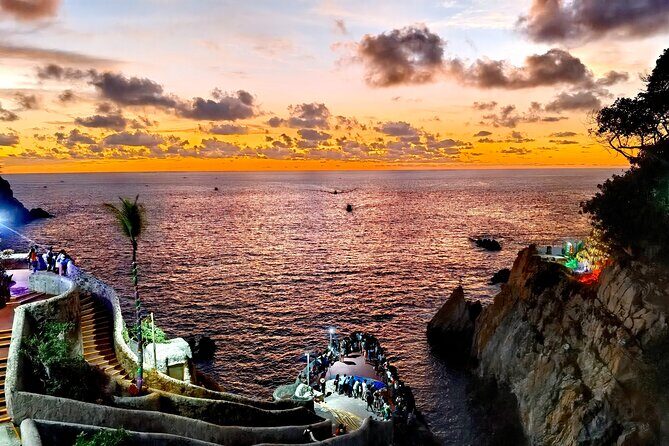 Cliff Diver De Luxe with Different Options at "La Quebrada" - Authentic Experiences and Personal Touches