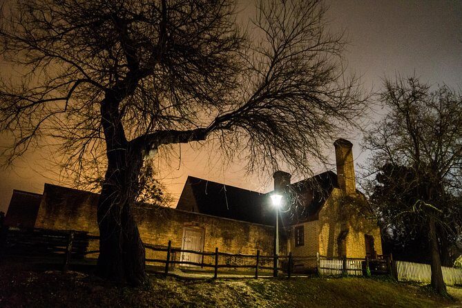 Colonial Ghosts Haunted Williamsburg Night Tour w/ Add-on Options - Guides and Stories: The Heart of the Experience