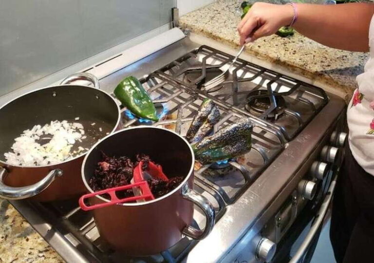 Cozumel: Private Cooking Class in a Family Kitchen - Visit a Family Kitchen and Learn to Cook Mexican Classics