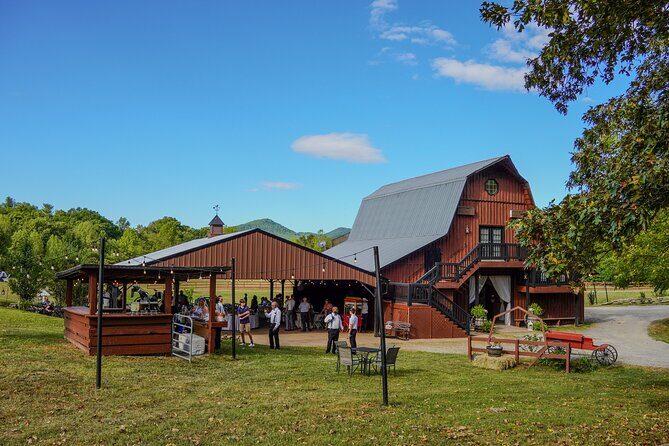 Cozy Farm Experience with Wagon Wheels and Acoustic Meal - Who Should Consider This Experience?