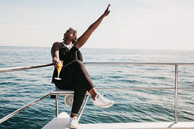 Cruise and Dine Lunch / Cape Town: Coastal Motor Cruise and 2-Course Lunch - Why This Tour Might Be Worth It for You