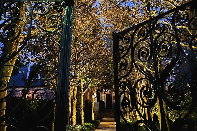 Dark Side of Charleston Guided Night-Time Walking Tour - The Itinerary: A Closer Look