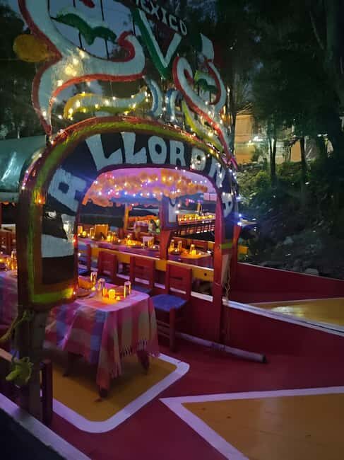 Day of the Dead in Mexico City: Mexican dinner and party in Xochimilco - The Themed Dinner and Cultural Elements