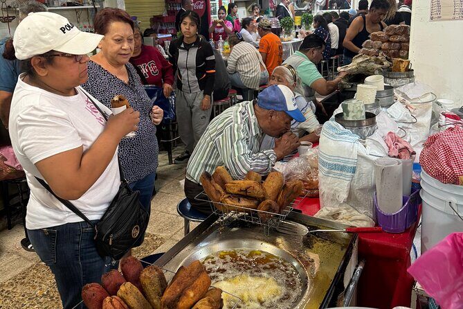 Deep mexico city tour: Merced market - Refreshing Pineapple Water
