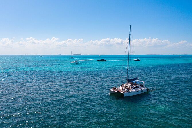 Deluxe Catamaran to Isla Mujeres with Open Bar from Cancun - Who Should Book This Tour?