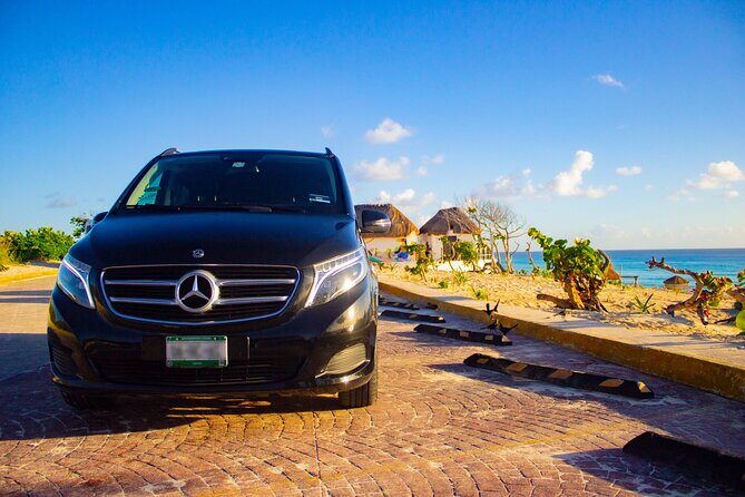 Departures in Mercedes Benz from Puerto Morelos to Cancun Airport - Onboard Experience