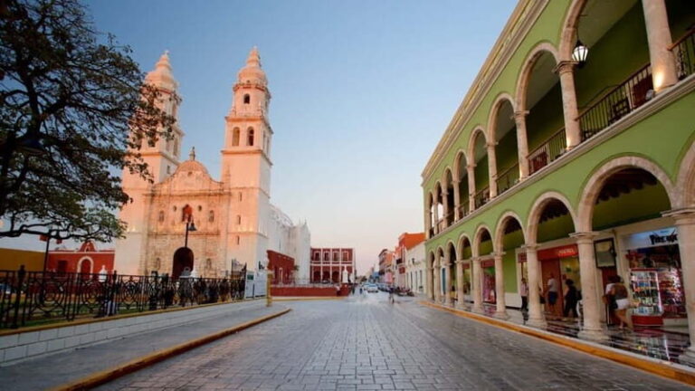 Desde Mérida: Edzna & City Tour Campeche recorrido guiado - Exploring Campeche: Colonial Charm and Pirate Lore