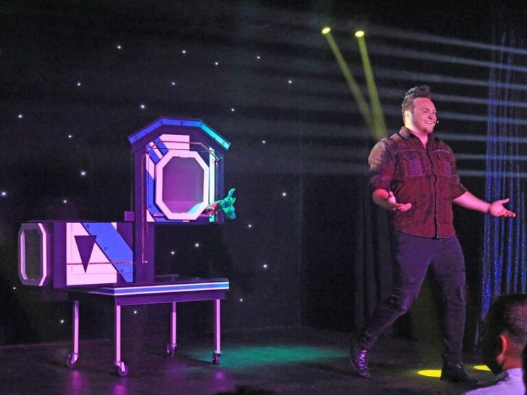Destin: The Maximum Magic Show Ticket - What Is the Maximum Magic Show?
