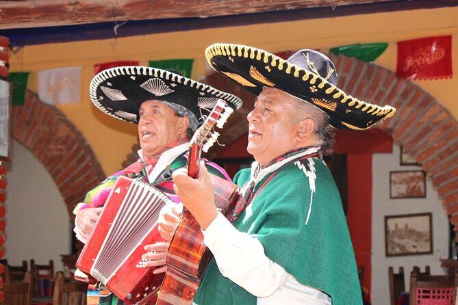 Dinner at a panoramic restaurant and show at Plaza de los Mariachis - Analyzing the Value