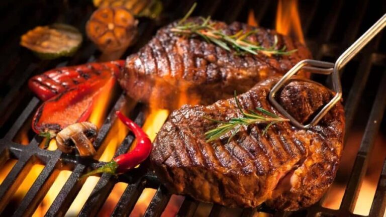 Dinner at the Safari Park Hotel and experiencing cat dance - What Travelers Love About This Tour