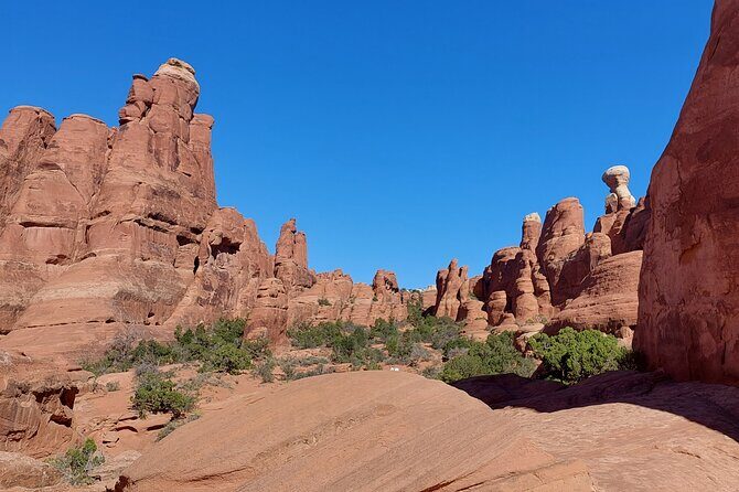 Discover The Hidden Arches: Solitaire Arches Private Desert Hike - The Practical Side: What You Need to Know