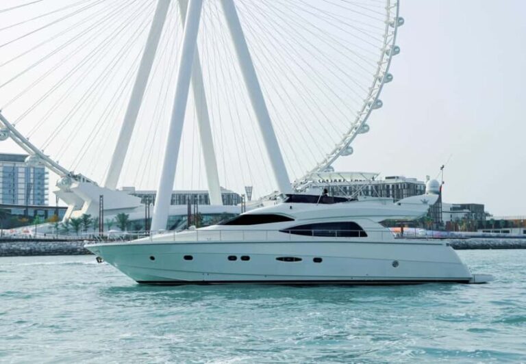 Dubai: 2 hours Luxury Yacht - Dominator 64s - An In-Depth Look at the Experience