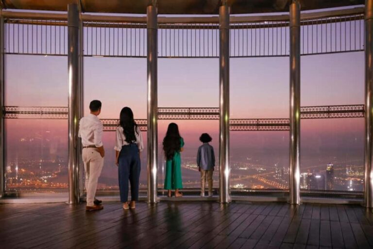 Dubai: Fast Track Entry to Burj Khalifa Levels 124 & 125 - The Experience in Detail