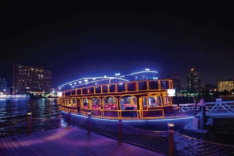 Dubai Marina Dinner Cruise Live Show, AC & Open Bar - The Experience in Detail