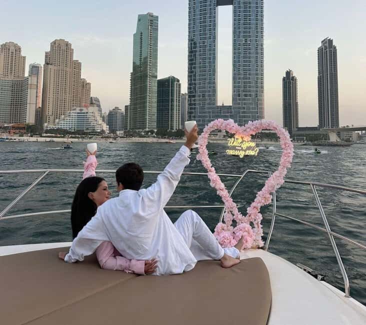 Dubai: Palm Jumeirah Yacht Tour with Refreshments - Practical Details and Considerations