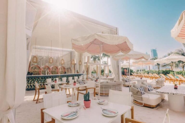 Dubai: Pool & Beach Pass with Prosecco & Fruit Platter for 2 - The Views and Atmosphere