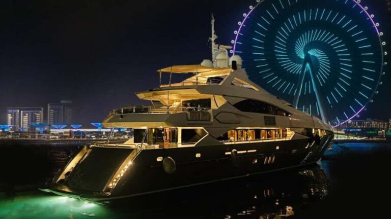 Dubai: Superyacht Experience with Live Music & Drinks - The Experience of a Lifetime — What Makes It Special
