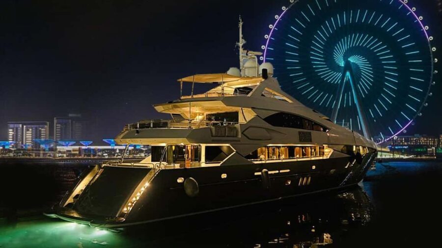 Dubai: Superyacht Experience with Live Music & Drinks
