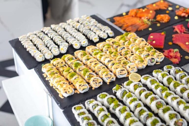 Dubai: The Palm Saturday Brunch with Unlimited Food & Drinks - Drinks and Beverages: The Perfect Complement