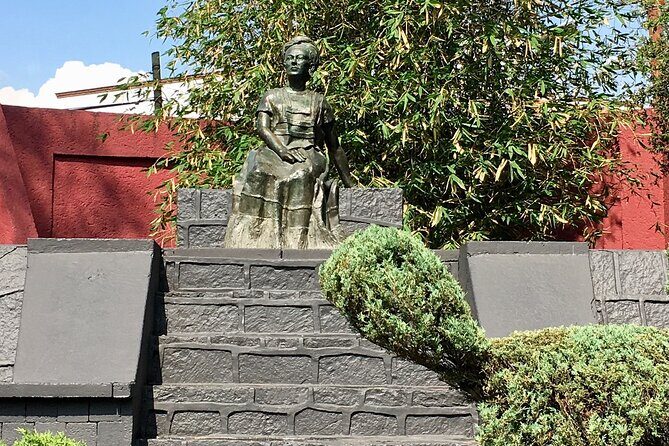 Eat & Explore Frida Kahlo's Neighborhood - Exploring Coyoacán Market: a Flavorsome Adventure