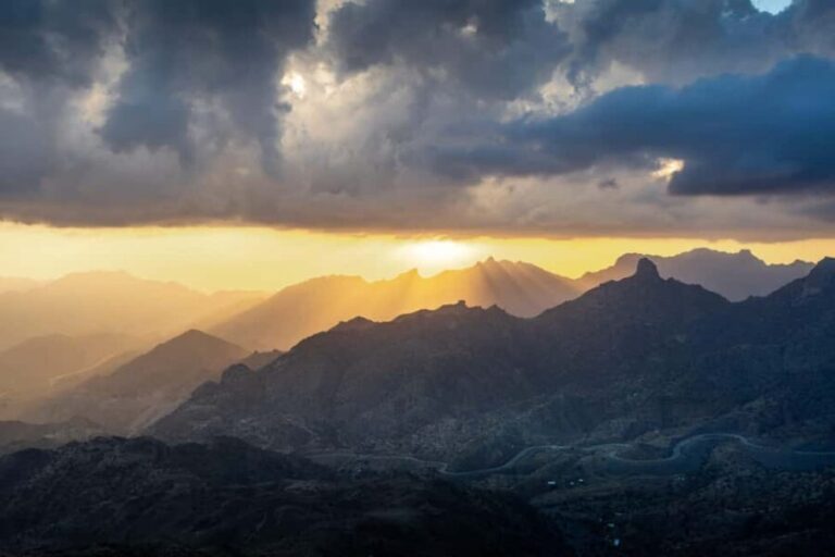 Embark on a Hiking adventure in Taif - Who Will Enjoy This Tour?