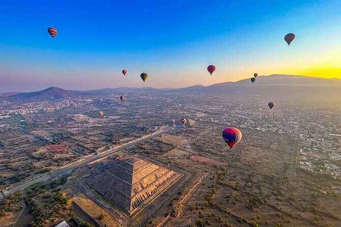 EN flight to Teotihuacan from CDMX with breakfast - Guided Tour of the Pyramids