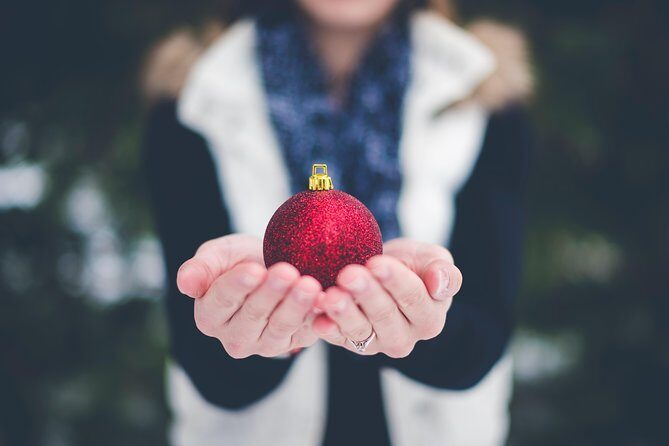Experience the season with a scavenger hunt in Madison with Holly Jolly Hunt - The Experience in Action: What You Can Expect