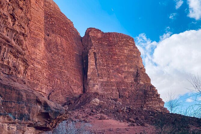 Explore Wadi Rum: Jeep Tour, Bed and Breakfast, and Dinner - Practical Considerations and Tips