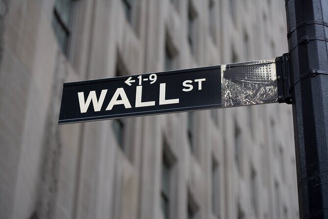 Financial Crisis Tour with a Finance Professional - What You Get and What You Miss