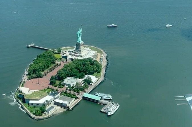 Flight Over New York City Hudson River - Is It Worth the Price?