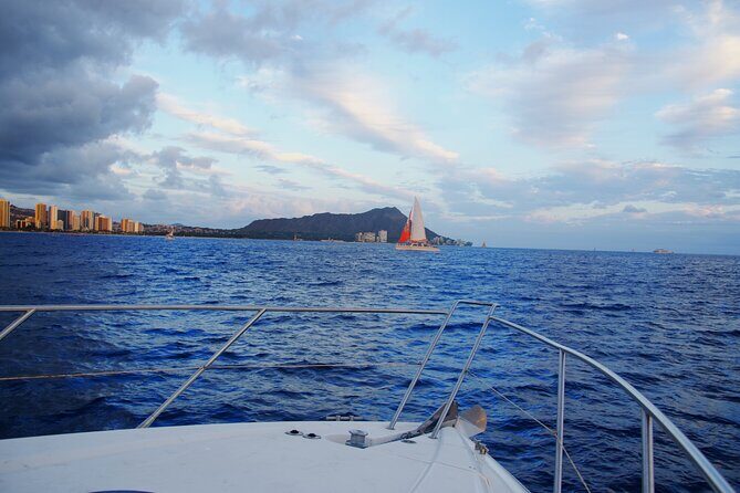 Friday Fireworks Cruise in Oahu, Hawaii - Who Should Consider This Experience