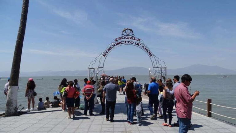 From Guadalajara: Chapala - Ajijic Tour - Exploring the Towns of Chapala and Ajijic